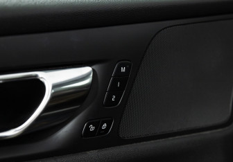 Подержанный автомобиль Volvo S60 2020 года (21 фото)