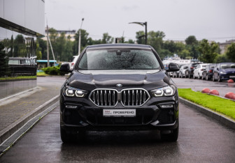 Подержанный автомобиль BMW X6 2021 года (4 фото)