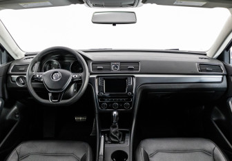 Подержанный автомобиль Volkswagen Passat Sedan 2017 года (14 фото)