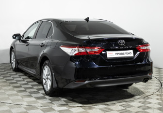 Подержанный автомобиль Toyota Camry Sedan 2021 года (7 фото)