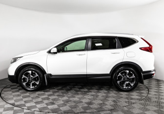 Подержанный автомобиль Honda CR-V 2018 года (8 фото)