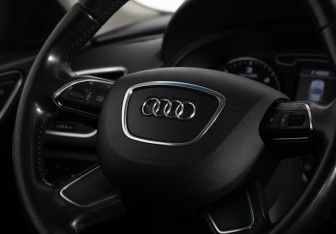 Подержанный автомобиль Audi Q3 2012 года (11 фото)