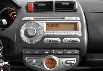 Подержанный автомобиль Honda Jazz 2008 года (14 фото)