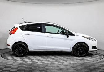 Подержанный автомобиль Ford Fiesta Hatchback 2017 года (4 фото)
