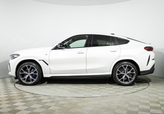 Подержанный автомобиль BMW X6 2021 года (8 фото)