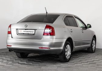 Подержанный автомобиль Skoda Octavia Liftback 2010 года (5 фото)