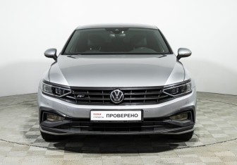 Подержанный автомобиль Volkswagen Passat Sedan 2021 года (2 фото)