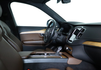 Подержанный автомобиль Volvo XC90 2021 года (11 фото)