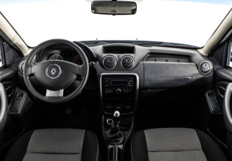 Подержанный автомобиль Renault Duster 2013 года (10 фото)