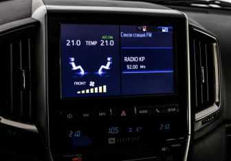 Подержанный автомобиль Toyota Land Cruiser Suv 2016 года (15 фото)