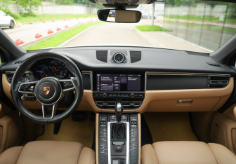 Подержанный автомобиль Porsche Macan 2021 года (11 фото)