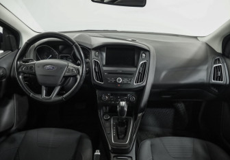 Подержанный автомобиль Ford Focus Hatchback 2016 года (10 фото)