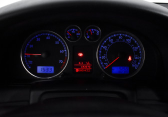 Подержанный автомобиль Volkswagen Passat Sedan 2004 года (15 фото)