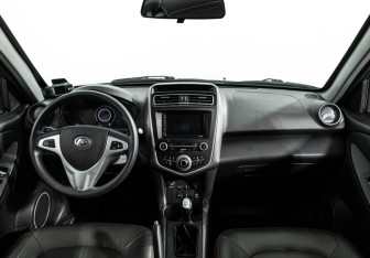 Подержанный автомобиль Lifan X60 2017 года (13 фото)