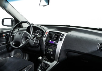 Подержанный автомобиль Hyundai Tucson 2008 года (9 фото)