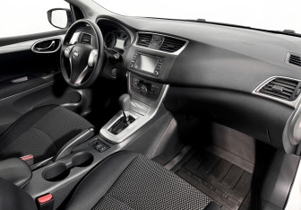 Подержанный автомобиль Nissan Tiida Hatchback 2015 года (13 фото)