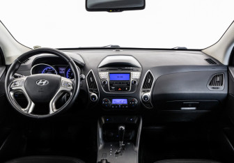 Подержанный автомобиль Hyundai ix35 2010 года (10 фото)