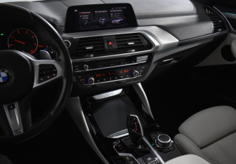 Подержанный автомобиль BMW X4 2020 года (23 фото)