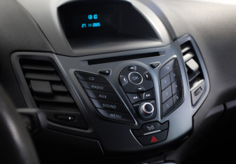 Подержанный автомобиль Ford Fiesta Sedan 2016 года (14 фото)