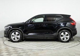 Подержанный автомобиль Volvo XC40 2019 года (8 фото)