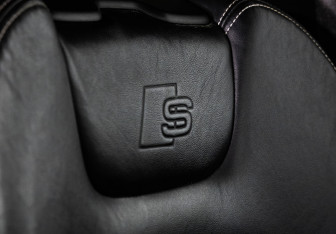 Подержанный автомобиль Audi Q7 2016 года (26 фото)