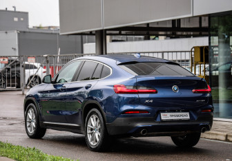 Подержанный автомобиль BMW X4 2019 года (8 фото)