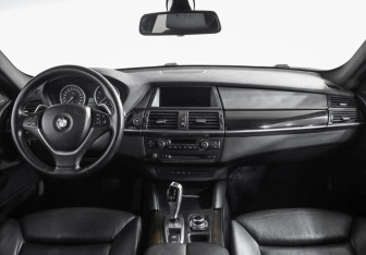 Подержанный автомобиль BMW X6 2013 года (10 фото)