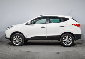 Подержанный автомобиль Hyundai ix35 2012 года (8 фото)