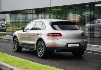 Подержанный автомобиль Porsche Macan 2017 года (8 фото)