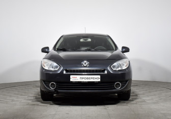 Подержанный автомобиль Renault Fluence 2011 года (2 фото)