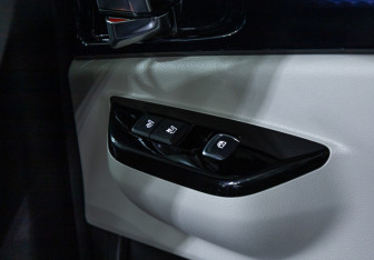 Подержанный автомобиль Kia Carnival 2021 года (19 фото)