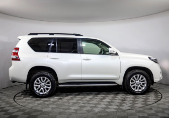 Подержанный автомобиль Toyota Land Cruiser Prado 2014 года (4 фото)