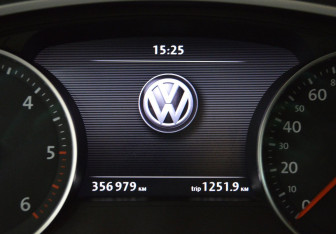 Подержанный автомобиль Volkswagen Touareg 2011 года (15 фото)
