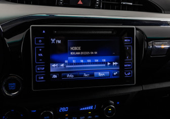 Подержанный автомобиль Toyota Hilux 2016 года (15 фото)