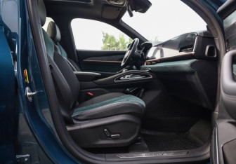 Подержанный автомобиль Geely Monjaro 2024 года (29 фото)