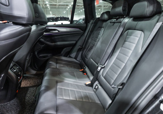 Подержанный автомобиль BMW X3 2021 года (15 фото)