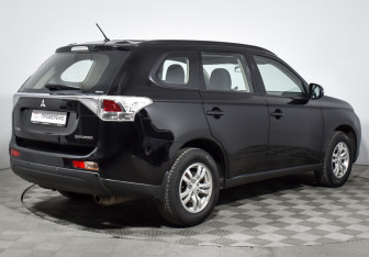 Подержанный автомобиль Mitsubishi Outlander 2013 года (5 фото)