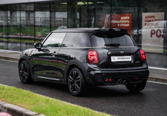 Подержанный автомобиль MINI Hatch 2020 года (8 фото)