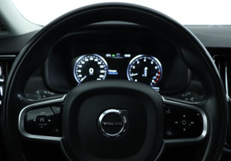 Подержанный автомобиль Volvo V90 Cross Country 2017 года (22 фото)