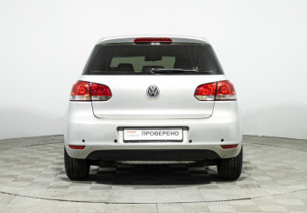 Подержанный автомобиль Volkswagen Golf Hatchback 2010 года (6 фото)