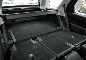 Подержанный автомобиль Land Rover Discovery 2018 года (32 фото)