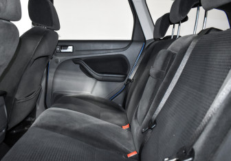Подержанный автомобиль Ford Focus Wagon 2006 года (12 фото)
