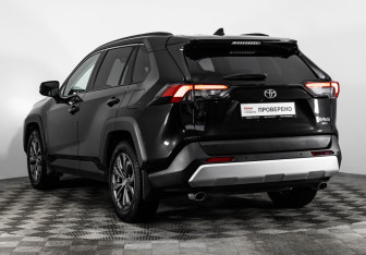 Подержанный автомобиль Toyota RAV4 2023 года (9 фото)