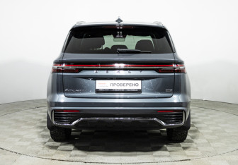 Подержанный автомобиль Geely Monjaro 2023 года (6 фото)