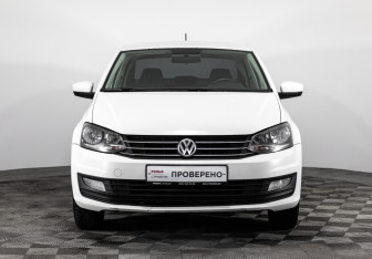 Подержанный автомобиль Volkswagen Polo Sedan 2015 года (2 фото)