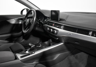 Подержанный автомобиль Audi A4 Wagon 2019 года (13 фото)