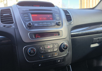 Подержанный автомобиль Kia Sorento 2017 года (17 фото)