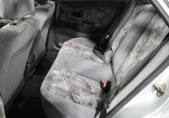 Подержанный автомобиль Mitsubishi Carisma Sedan 1998 года (10 фото)