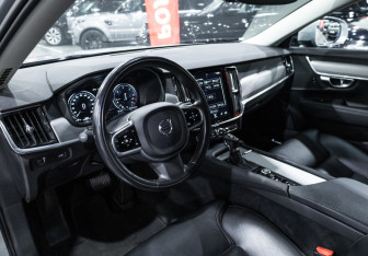 Подержанный автомобиль Volvo V90 Cross Country 2017 года (18 фото)