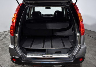 Подержанный автомобиль Nissan X-Trail 2007 года (22 фото)